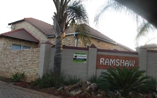 3 Bedroom Townhouse in Heuwelsig Estate