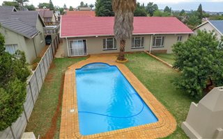 4 Bedroom House in Dan Pienaarville