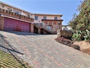 4 Bed House in Oakdene