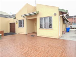 3 Bed House in Newlands West