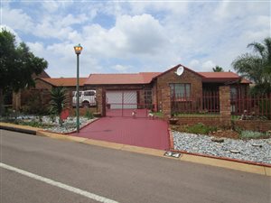 3 Bed House in Highveld