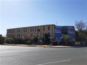 3000 m² Commercial space in Newmarket Park