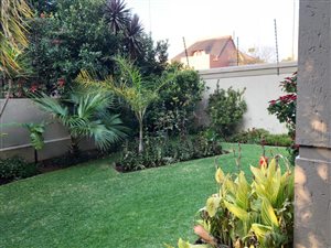 2 Bed House in Pineslopes