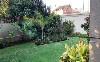 2 Bedroom House in Pineslopes
