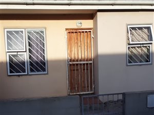 2 Bed House in Pelikan Park