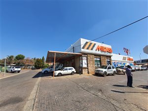 800 m² Commercial space in Zwartkop