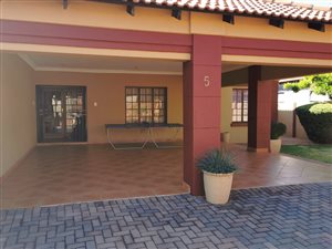 4 Bed Simplex in Heatherdale