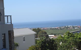 1023 m² Land available in Onrus