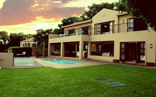 5 Bedroom House in Kosmos