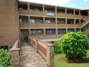 2 Bed Flat in Illovo Beach