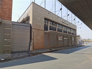 2300 m² Commercial space in City and Suburban