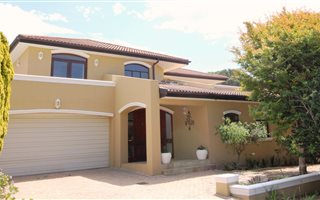 4 Bedroom House in Tokai