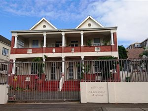 3 Bedroom Apartment in Essenwood