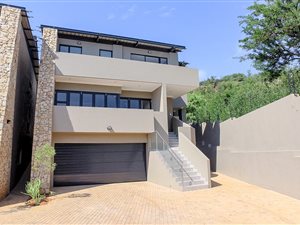 4 Bed House in Olympus