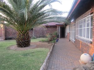 3 Bed House in Falcon Ridge