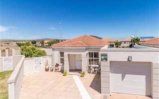 2 Bedroom House in Melkbosstrand