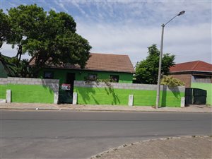 3 Bed House in Malibu Village