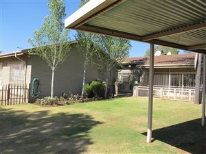 4 Bedroom House in Aston Manor