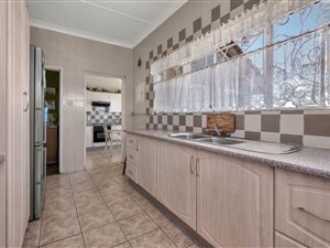 3 Bed House in Bosmont