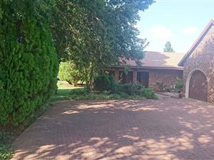 2.5 ha Farm in Glen Donald AH