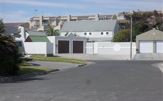 2 Bedroom House in Melkbosstrand