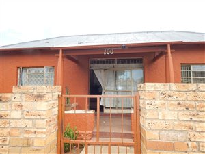 2 Bed House in Krugersdorp Central