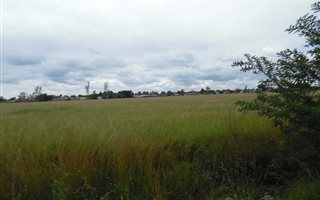 600 m² Land available in Sunset View