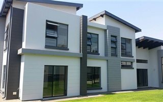 6 Bedroom House in Midstream Ridge Estate
