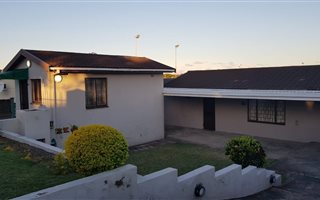 3 Bedroom House in Brackenham