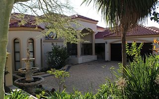 4 Bedroom House in Blue Valley Golf Estate