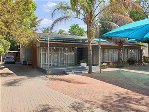 730 m² Commercial space in Queenswood