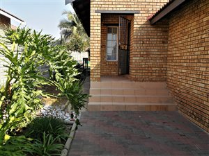 3 Bed Apartment in Azaleapark
