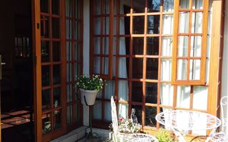 1 Bedroom Garden Cottage in Greenside