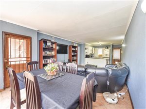 2 Bed Apartment in Fourways