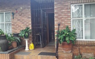 3 Bedroom House in Geelhoutpark