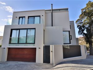 3 Bed Apartment in Camps Bay