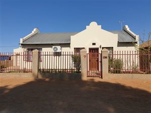 3 Bed House in Roodepan