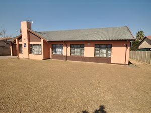 4 Bed House in Amajuba Park