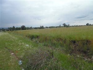 600 m² Land available in Sunset View