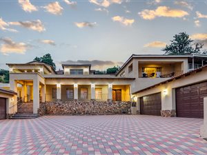 8 Bed Duplex in Floracliffe