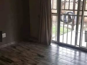 2 Bed Townhouse in Roodepoort Central
