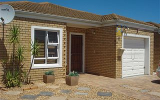 2 Bedroom House in Eikenbosch