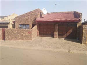 3 Bed House in Protea North