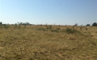 1400 m² Land available in Mthata