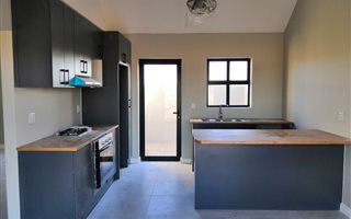2 Bedroom Garden Cottage in Long Acres