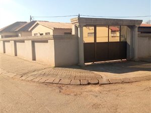 3 Bed House in Mfundo Park