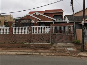 4 Bed House in Woodview