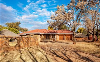 3 Bedroom House in Eldoraigne
