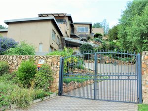4 Bed House in Quellerina