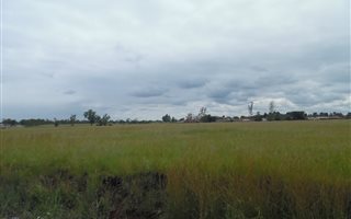 600 m² Land available in Sunset View